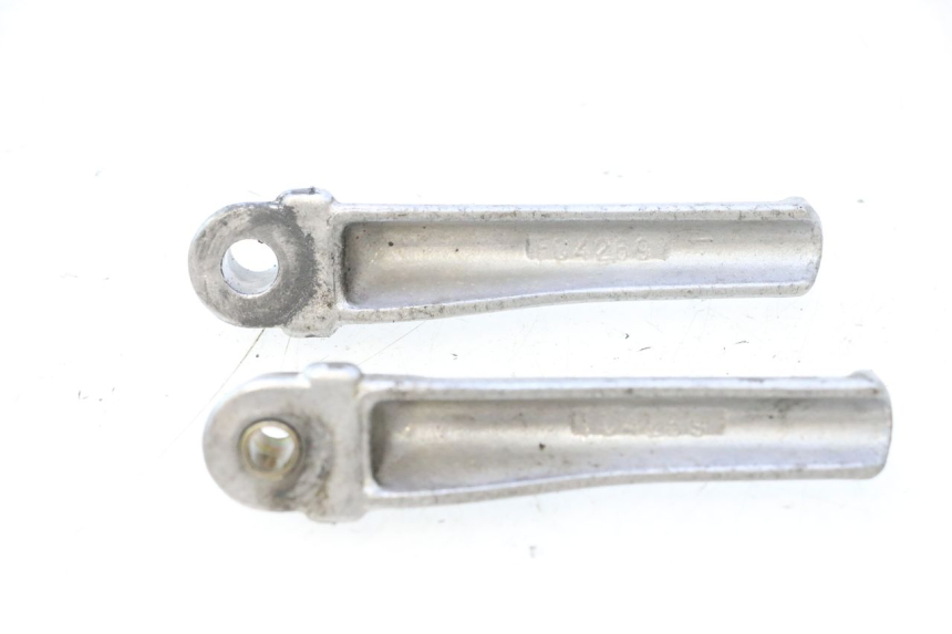 photo de PAR DE REPOSAPIÉS TRASEROS PEUGEOT SPEEDFIGHT LC 50 (1996 - 2002) - Detalle de la pieza