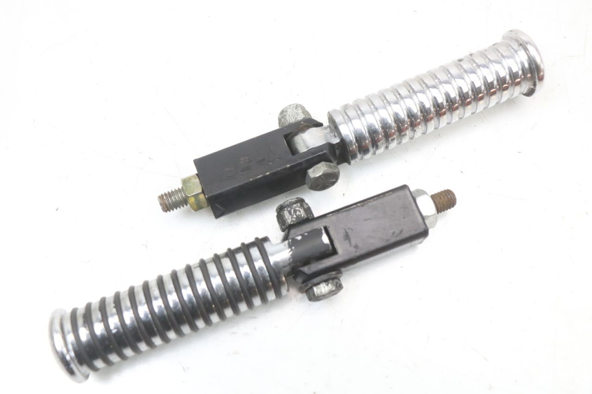 photo de PAR REPOSAPIES TRASERA HARLEY DAVIDSON SPORTSTER XL CUSTOM 1200 (2003 - 2004) - Otra perspectiva