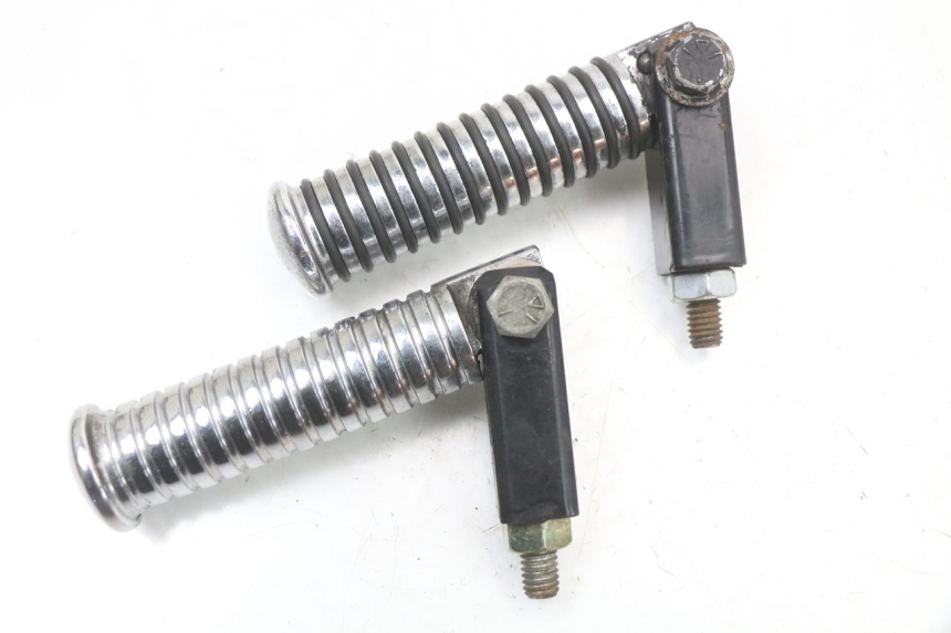 photo de PAR REPOSAPIES TRASERA HARLEY DAVIDSON SPORTSTER XL CUSTOM 1200 (2003 - 2004) - Primer plano técnico