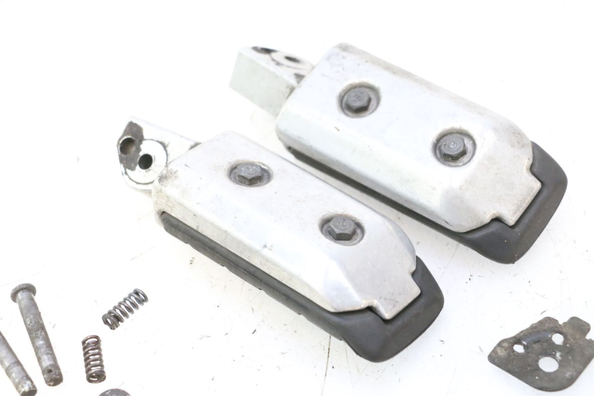 photo de PAR REPOSAPIES TRASERA HONDA ST PAN EUROPEAN 1100 (1990 - 2002) - Primer plano técnico