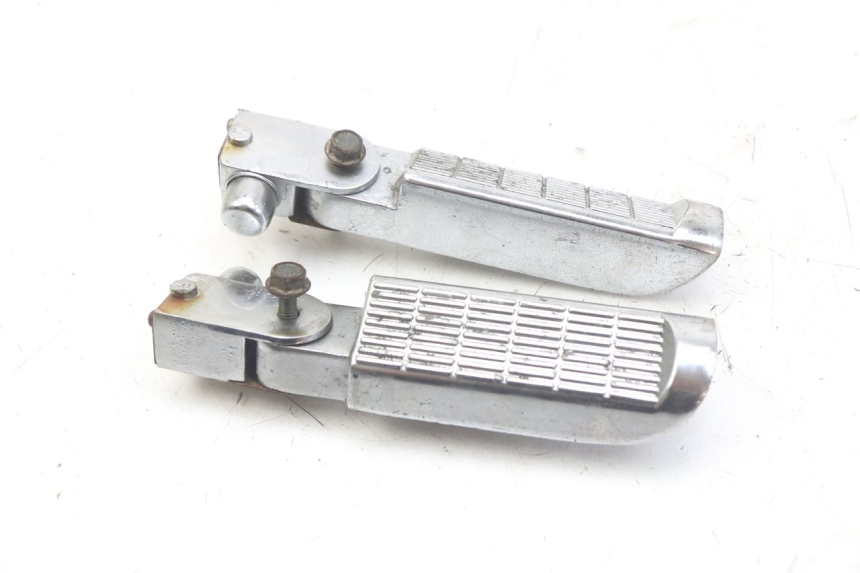 photo de PAR REPOSAPIES TRASERA RAZZO STEED 125 (2012 - 2018) - Zoom estado de uso