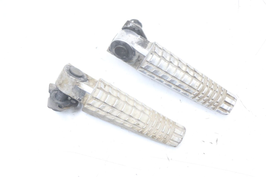 photo de PAR REPOSAPIES TRASERA SUZUKI GSR 750 (2011 - 2017) - Detalle de la pieza