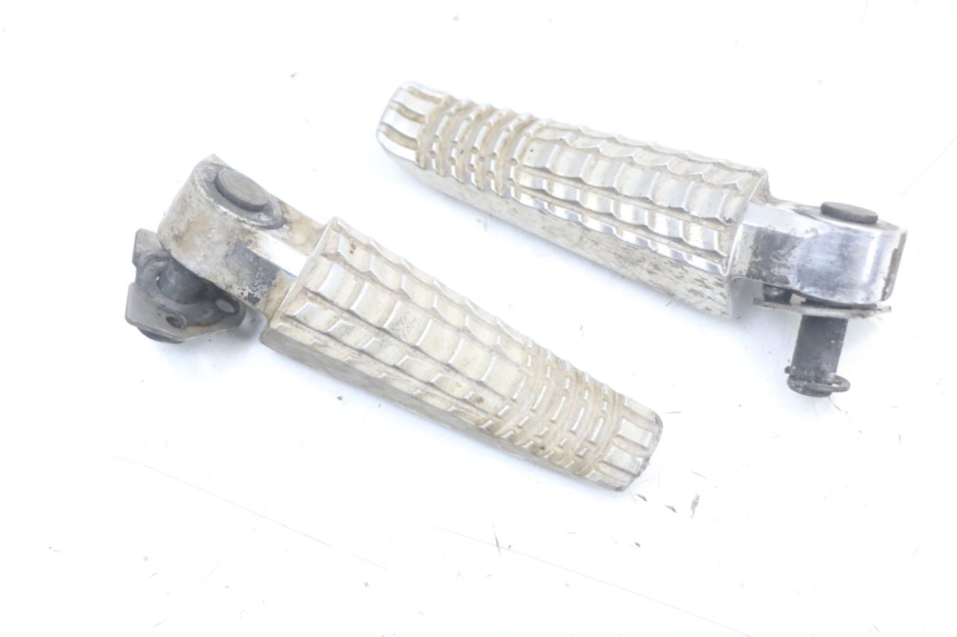 photo de PAR REPOSAPIES TRASERA SUZUKI GSR 750 (2011 - 2017) - Zoom estado de uso