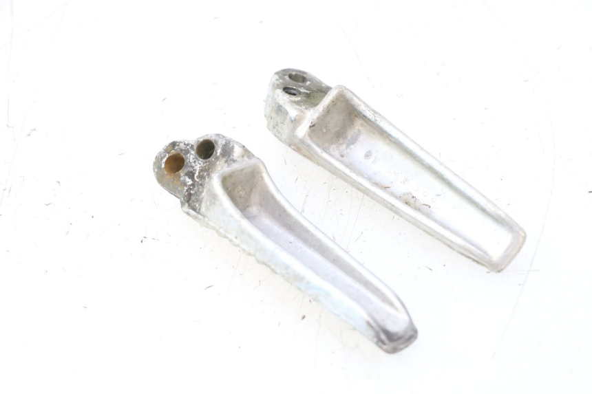 photo de PAR REPOSAPIES TRASERA SUZUKI SV S 650 (2003 - 2009) - Primer plano técnico
