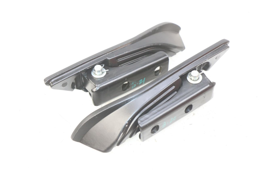 photo de PAR DE APOYAPIÉS TRASEROS APRILIA SXR 50 (2021 - 2023) - Vista principal