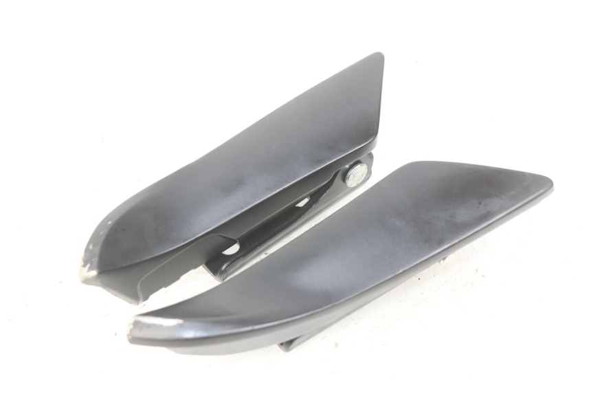 photo de PAR DE APOYAPIÉS TRASEROS APRILIA SXR 50 (2021 - 2023) - Primer plano técnico