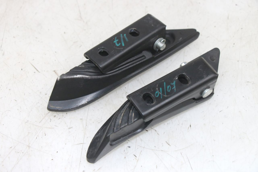 photo de PAR DE APOYAPIÉS TRASEROS APRILIA SXR 50 (2021 - 2023) - Zoom estado de uso