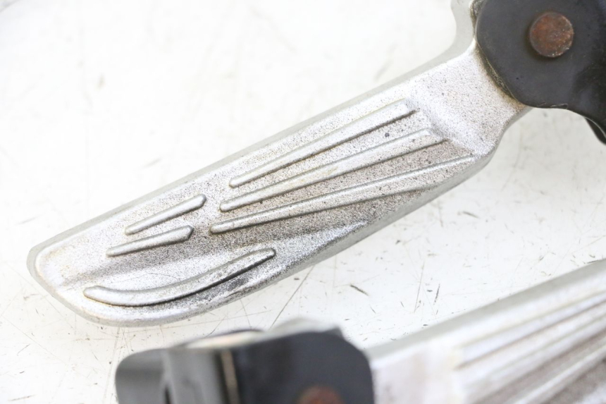 photo de PAR REPOSAPIES TRASERA SYM FIDDLE 3 III 50 (2014 - 2020) - Zoom estado de uso