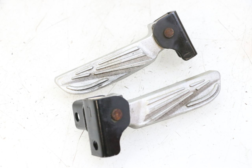 photo de PAR REPOSAPIES TRASERA SYM FIDDLE 3 III 50 (2014 - 2020) - Otra perspectiva