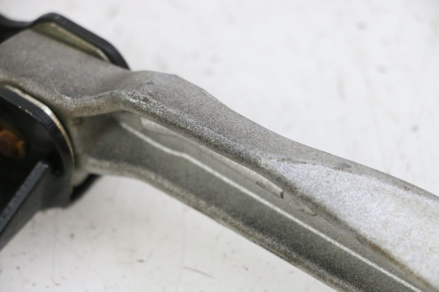 photo de PAR REPOSAPIES TRASERA SYM FIDDLE 3 III 50 (2014 - 2020) - Detalles de los puntos de fijación