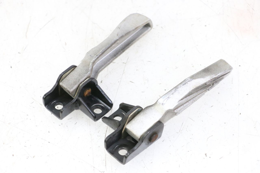 photo de PAR REPOSAPIES TRASERA SYM FIDDLE 3 III 50 (2014 - 2020) - Recambio usado revisado