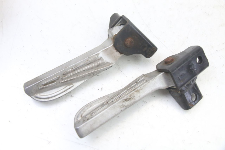 photo de PAR DE REPOSAPIÉS TRASEROS SYM JET 14 4T 50 (2018 - 2022) - Zoom estado de uso