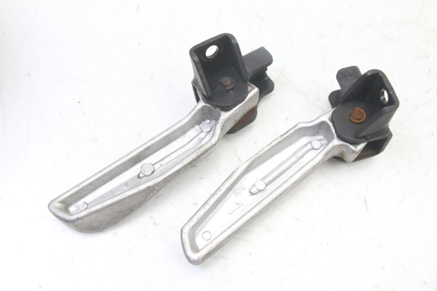 photo de PAR DE REPOSAPIÉS TRASEROS SYM JET 14 4T 50 (2018 - 2022) - Otra perspectiva