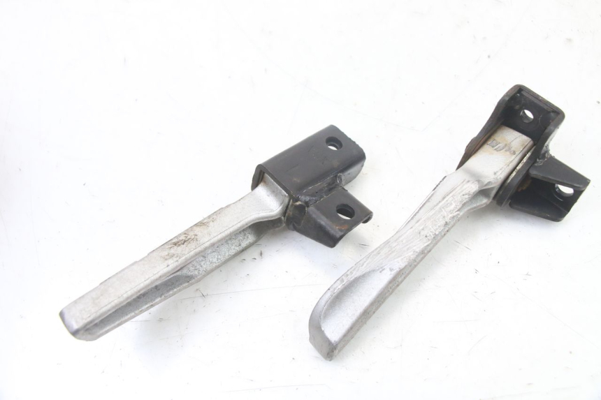 photo de PAR DE REPOSAPIÉS TRASEROS SYM JET 14 4T 50 (2018 - 2022) - Primer plano técnico