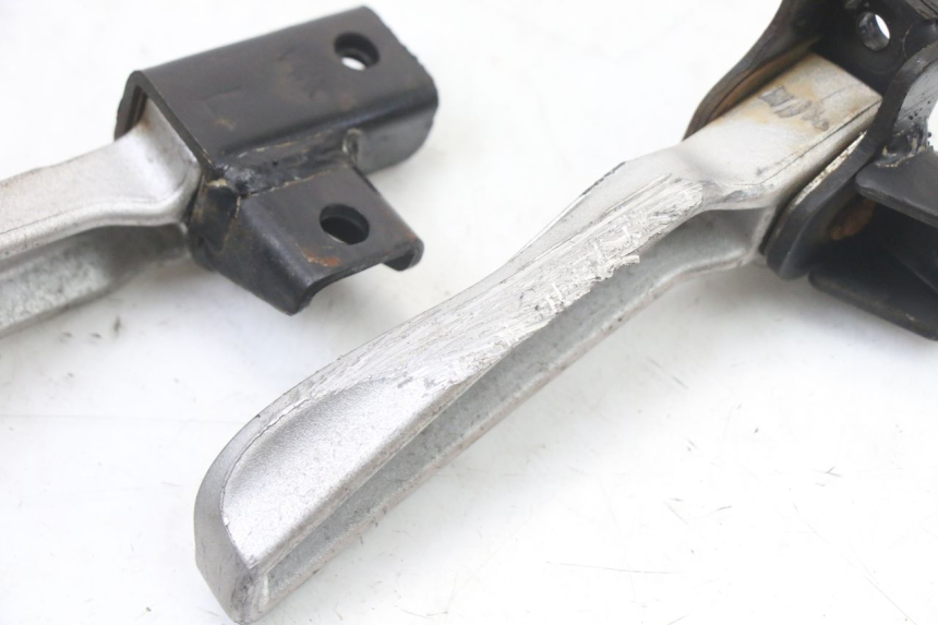 photo de PAR DE REPOSAPIÉS TRASEROS SYM JET 14 4T 50 (2018 - 2022) - Vista general del producto