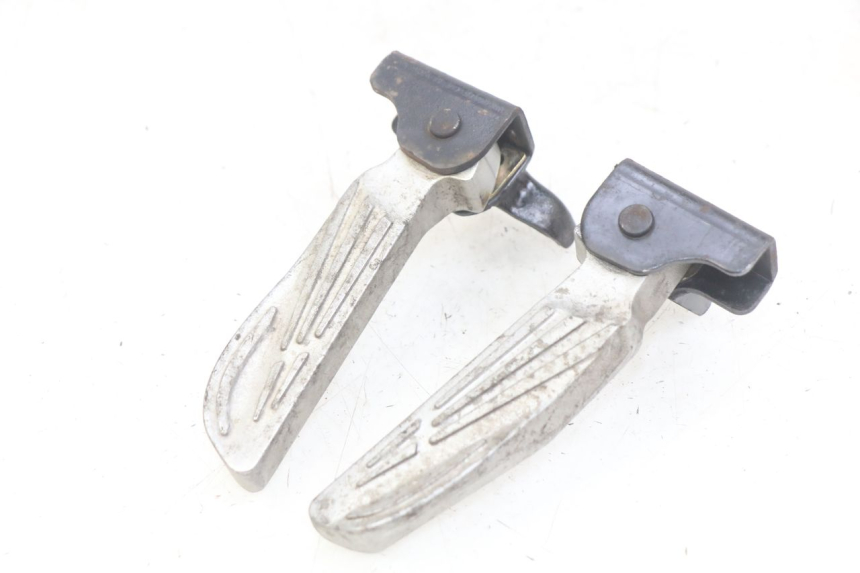 photo de PAR DE APOYAPIÉS TRASEROS SYM SYMPHONY 125 (2009 - 2015) - Vista principal