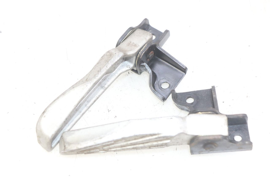 photo de PAR DE APOYAPIÉS TRASEROS SYM SYMPHONY 125 (2009 - 2015) - Detalle de la pieza