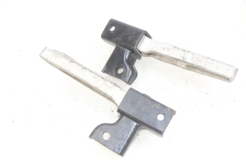 photo de PAR DE APOYAPIÉS TRASEROS SYM SYMPHONY 125 (2009 - 2015) - Otra perspectiva