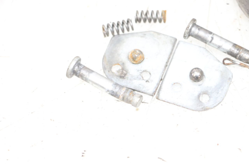 photo de PAR REPOSAPIES TRASERA NECO TEMPO 4T 50 (2022 - 2026) - Detalles de los puntos de fijación