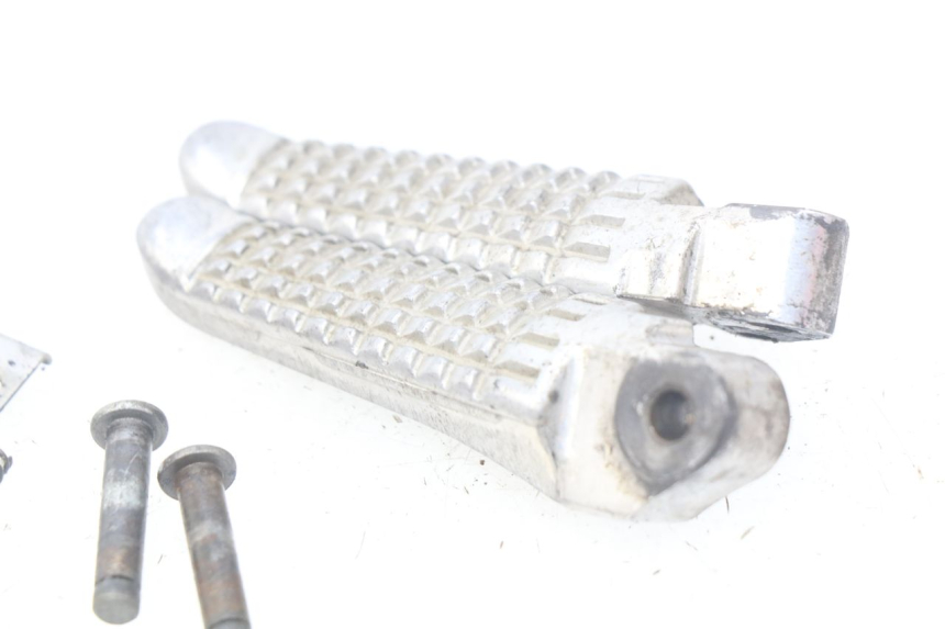 photo de PAR DE APOYAPIÉS TRASEROS SUZUKI TLS TL S 1000 (1997 - 2001) - Otra perspectiva