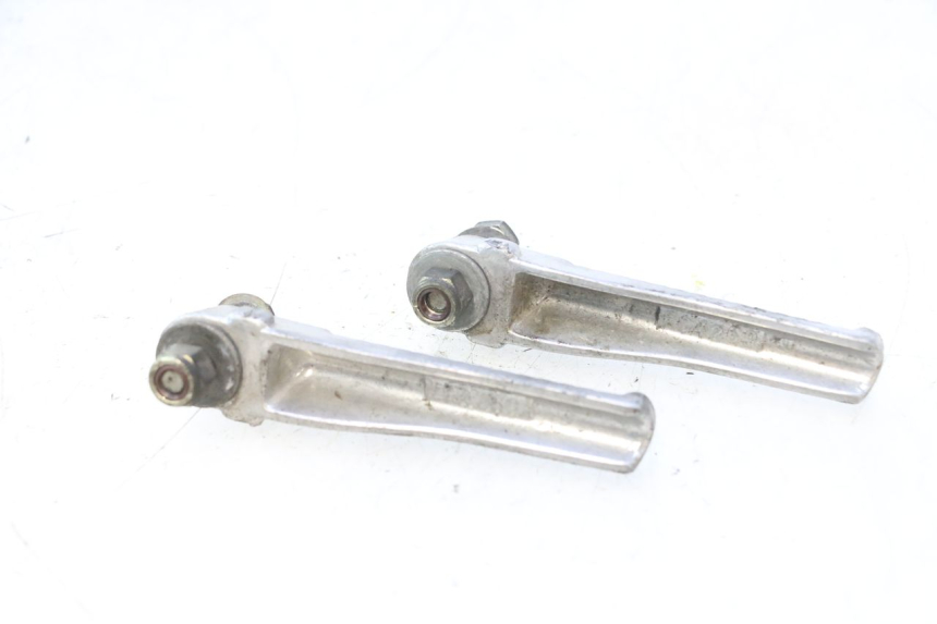photo de PAR DE APOYAPIÉS TRASEROS PEUGEOT TREKKER 50 (1995 - 2004) - Primer plano técnico