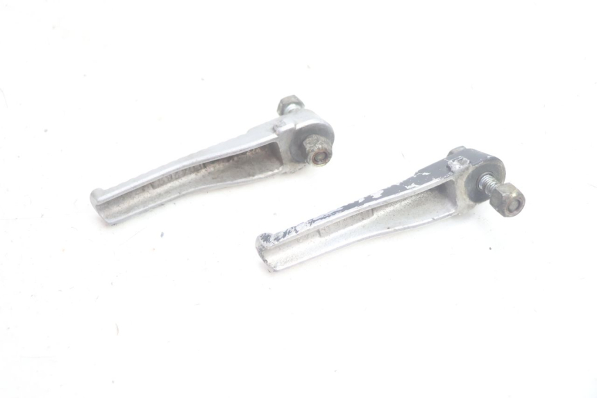 photo de PAR DE APOYAPIÉS TRASEROS PEUGEOT TREKKER 50 (1995 - 2004) - Zoom estado de uso