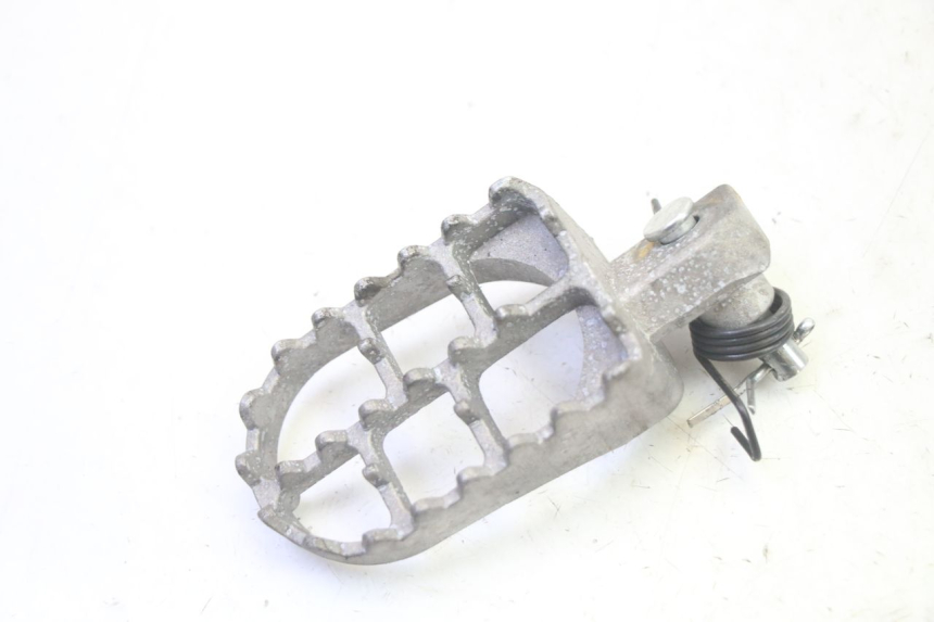 photo de PAR REPOSAPIES TRASERA YAMAHA TTR 125 (2000 - 2020) - Detalle de la pieza