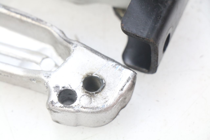 photo de PAR DE APOYAPIÉS TRASEROS PEUGEOT TWEET 4T 50 (2018 - 2022) - Zoom estado de uso