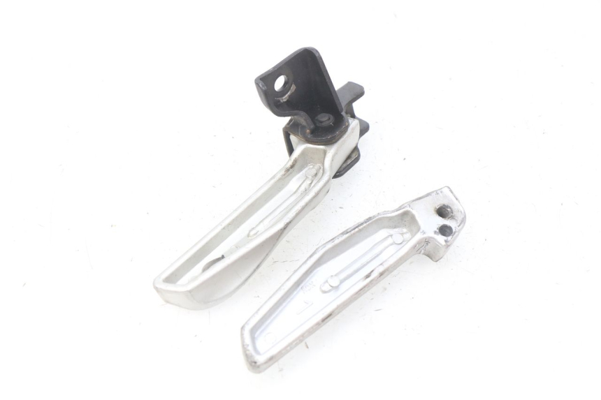 photo de PAR DE APOYAPIÉS TRASEROS PEUGEOT TWEET 4T 50 (2018 - 2022) - Primer plano técnico