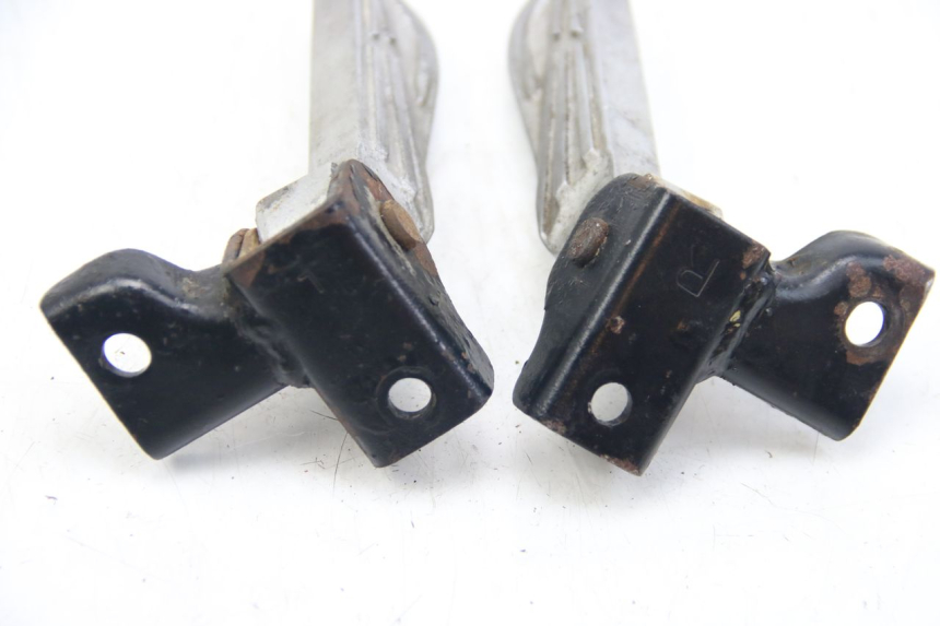 photo de PAR DE APOYAPIÉS TRASEROS PEUGEOT TWEET 4T 50 (2010 - 2014) - Detalle de la pieza