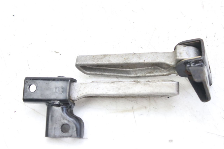 photo de PAR DE APOYAPIÉS TRASEROS PEUGEOT TWEET 4T 50 (2010 - 2014) - Otra perspectiva