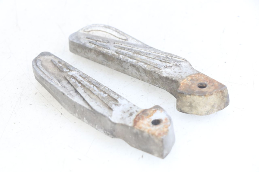 photo de PAR DE APOYAPIÉS TRASEROS PEUGEOT TWEET 4T 50 (2010 - 2014) - Zoom estado de uso