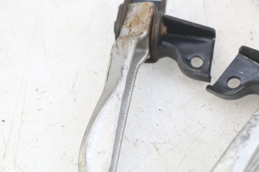 photo de PAR DE APOYAPIÉS TRASEROS PEUGEOT TWEET 4T 50 (2018 - 2022) - Detalle de la pieza