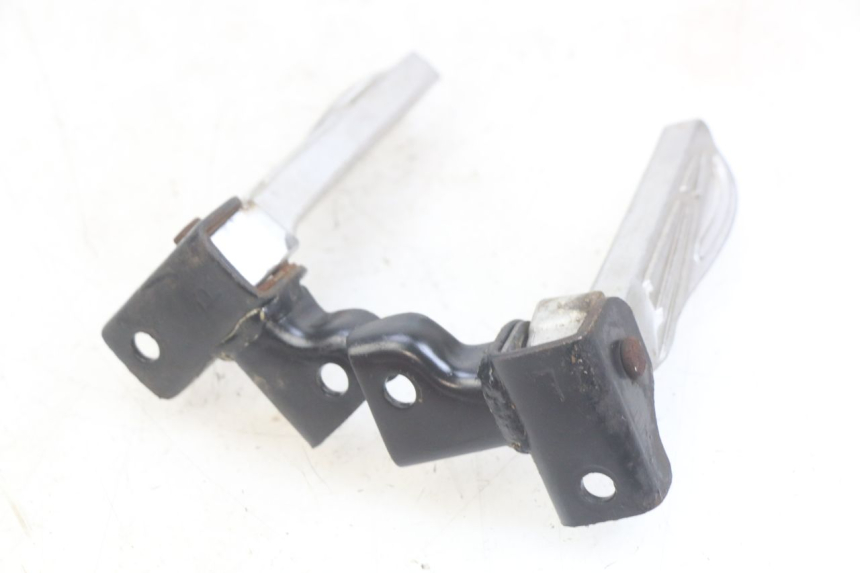 photo de PAR DE APOYAPIÉS TRASEROS PEUGEOT TWEET 4T 50 (2018 - 2022) - Detalles de los puntos de fijación