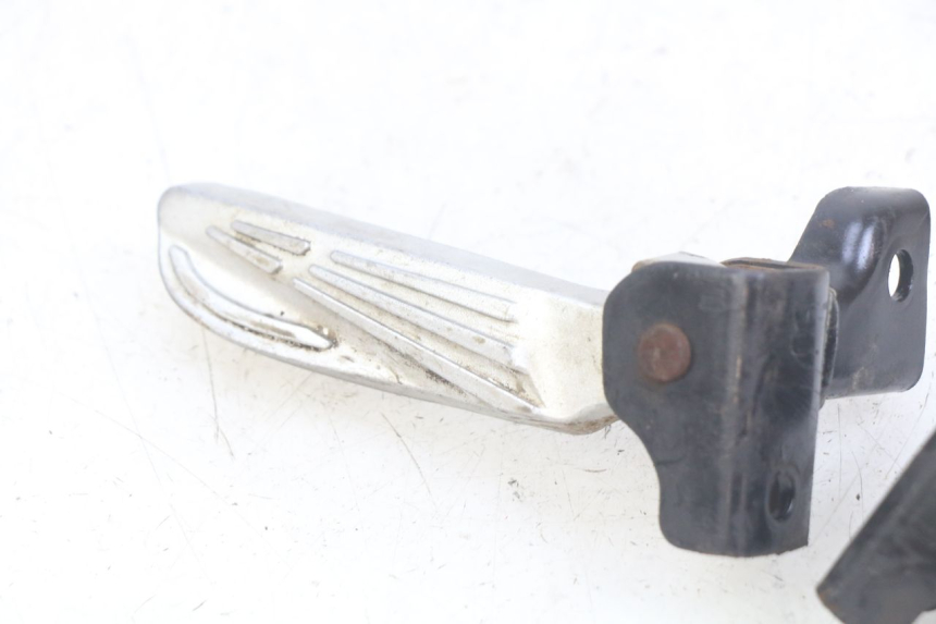 photo de PAR DE APOYAPIÉS TRASEROS PEUGEOT TWEET 4T 50 (2018 - 2022) - Recambio usado revisado