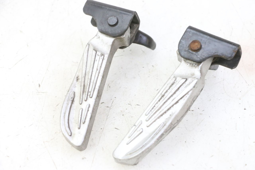 photo de PAR DE APOYAPIÉS TRASEROS PEUGEOT TWEET 4T 50 (2018 - 2022) - Zoom estado de uso