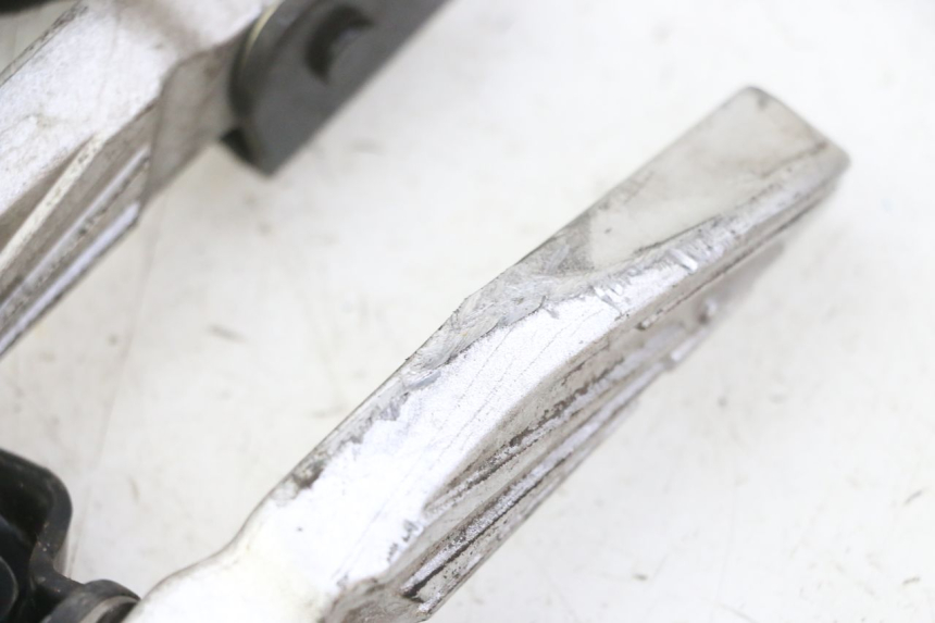 photo de PAR DE APOYAPIÉS TRASEROS PEUGEOT TWEET 4T 50 (2018 - 2022) - Otra perspectiva