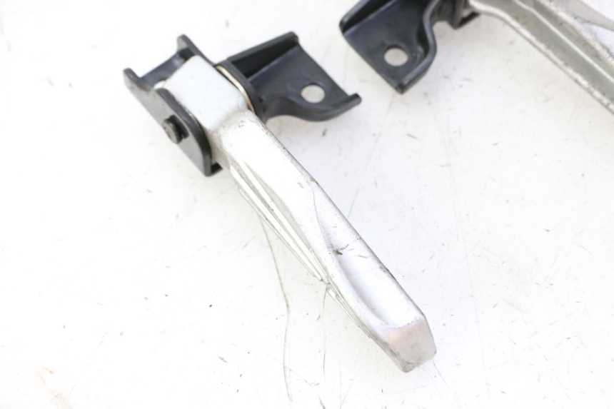 photo de PAR REPOSAPIES TRASERA PEUGEOT TWEET PRO CARGO 50 (2018 - 2022) - Zoom estado de uso