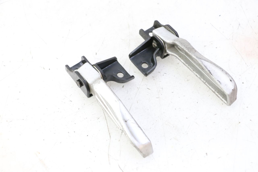 photo de PAR REPOSAPIES TRASERA PEUGEOT TWEET PRO CARGO 50 (2018 - 2022) - Primer plano técnico