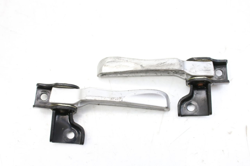 photo de PAR DE APOYAPIÉS TRASEROS PEUGEOT TWEET 125 (2010 - 2017) - Detalle de la pieza