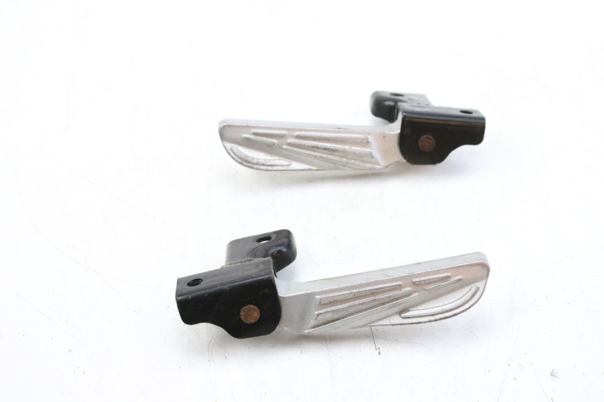 photo de PAR DE APOYAPIÉS TRASEROS PEUGEOT TWEET 125 (2010 - 2017) - Otra perspectiva