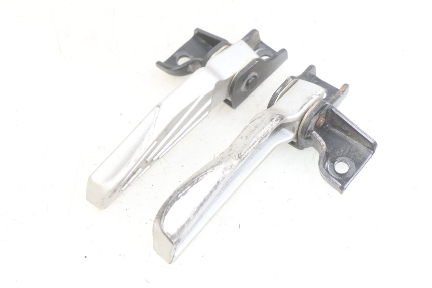 photo de PAR DE APOYAPIÉS TRASEROS PEUGEOT TWEET 125 (2018 - 2021) - Vista general del producto