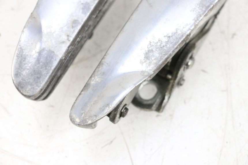 photo de PAR REPOSAPIES TRASERA PIAGGIO VESPA GTS SUPER IE 125 (2009 - 2016) - Detalles de los puntos de fijación