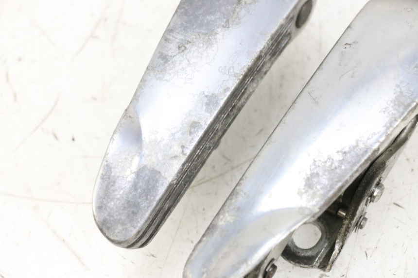 photo de PAR REPOSAPIES TRASERA PIAGGIO VESPA GTS SUPER IE 125 (2009 - 2016) - Estado de la superficie y material