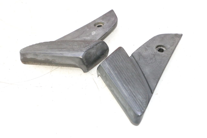 photo de PAR DE APOYAPIÉS TRASEROS PIAGGIO VESPA S 2T 50 (2007 - 2014) - Detalle de la pieza