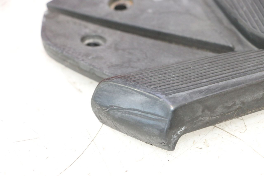 photo de PAR DE APOYAPIÉS TRASEROS PIAGGIO VESPA S 2T 50 (2007 - 2014) - Primer plano técnico