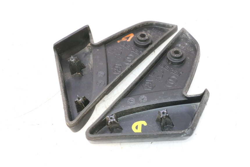 photo de PAR DE APOYAPIÉS TRASEROS PIAGGIO VESPA S 2T 50 (2007 - 2014) - Detalles de los puntos de fijación