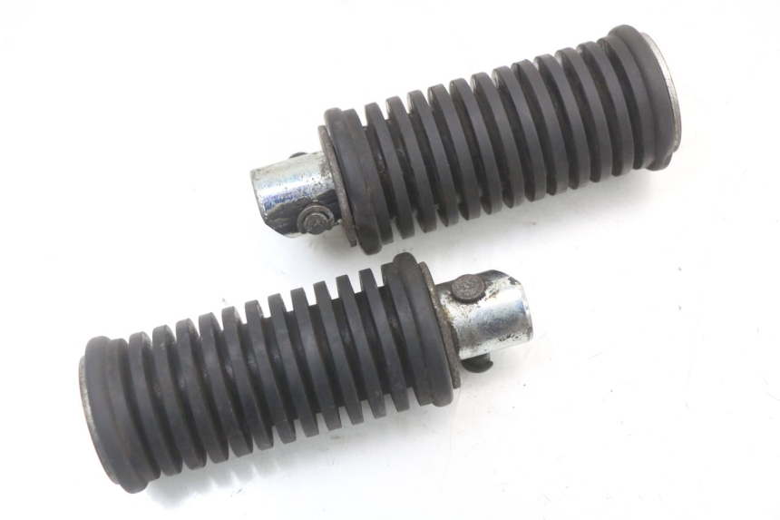 photo de Par de reposapiés traseros SUZUKI VL INTRUDER 125 (2004 - 2007) - Vista principal