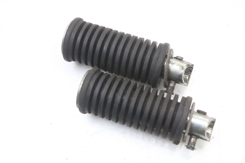 photo de Par de reposapiés traseros SUZUKI VL INTRUDER 125 (2004 - 2007) - Otra perspectiva