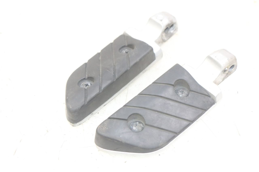 photo de PAR DE APOYAPIÉS TRASEROS YAMAHA X-CITY XCITY 125 (2007 - 2013) - Vista principal